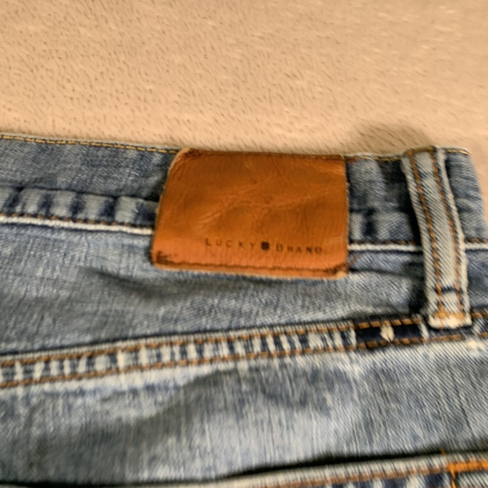 Lucky Brand Jeans Mens 34x30 Light Blue 221 Original Straight Distressed‎ Denim - Picture 14 of 15